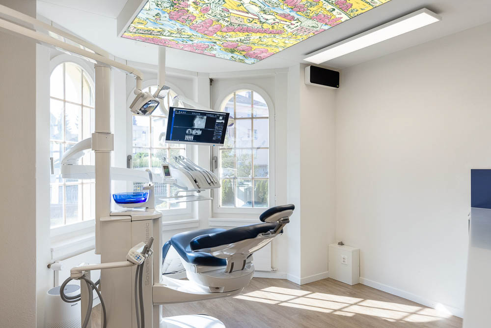 Behandlungszimmer Zahnarzt Mees